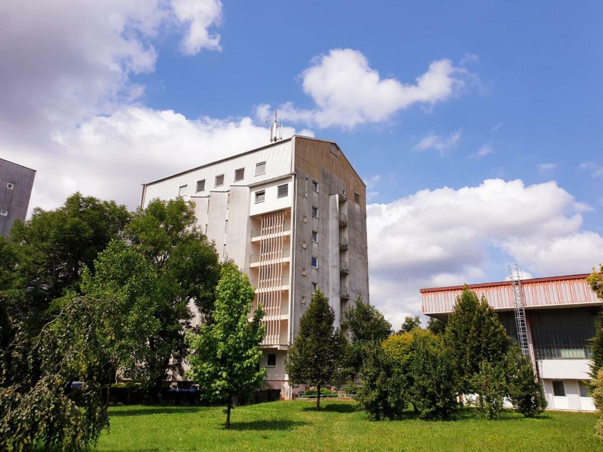 Summer Residence Hostel Liubliana Exterior foto